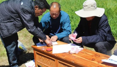 四川壤塘縣：庭院經(jīng)濟食用菌種植第一茬收益兌現(xiàn)