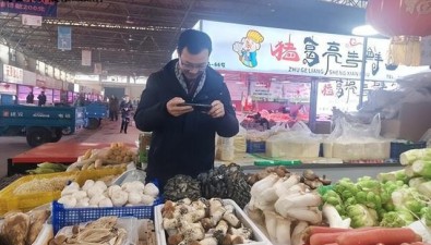 网络热议的“水洗菇”在乌鲁木齐售卖？菌类专家实地辟谣